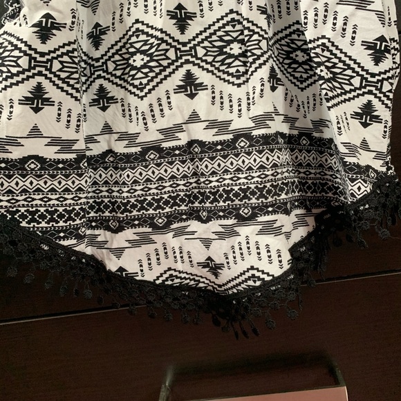 Black and White H&M top - Picture 2 of 4